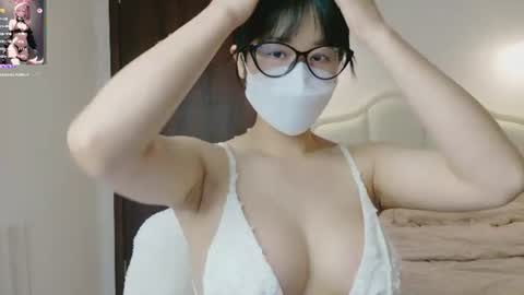 strawberry_loveee online show from 07/15/26, 01:55