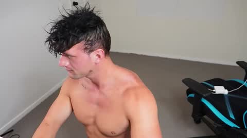 Snapshot of streatmeat chatting on 01/06/25, 10:37 streatmeat online show from 01/06/25, 10:37