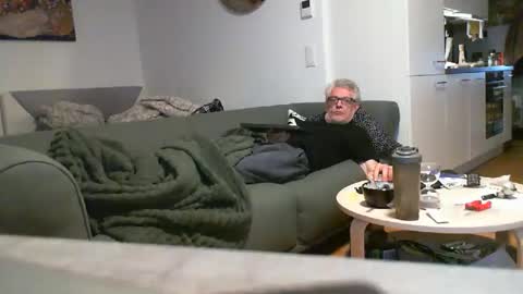 stremic online show from 04/17/26, 03:09