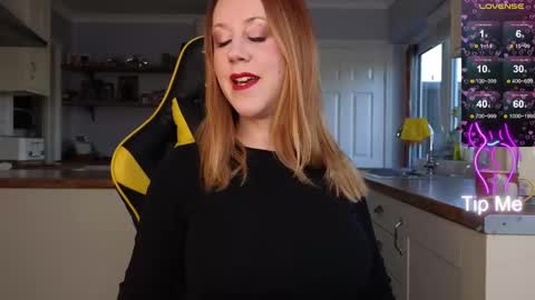 Snapshot of stripmequick chatting on 02/05/25, 10:41 Amorina online show from 02/05/25, 10:41