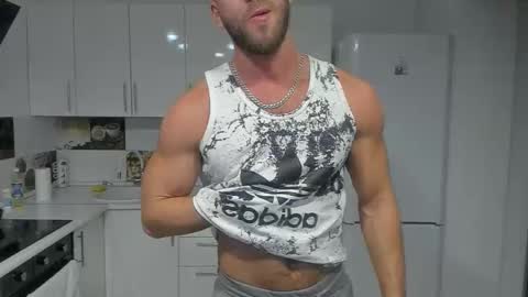 Snapshot of strong_arni chatting on 02/09/25, 04:50 Strong Arni online show from 02/09/25, 04:50