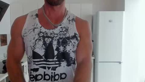 Snapshot of strong_arni chatting on 02/11/25, 08:37 Strong Arni online show from 02/11/25, 08:37