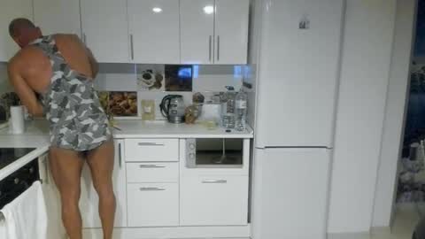 Snapshot of strong_arni chatting on 02/12/25, 06:30 Strong Arni online show from 02/12/25, 06:30