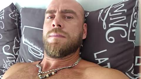 Snapshot of strong_arni chatting on 10/19/25, 03:07 Strong Arni online show from 10/19/25, 03:07