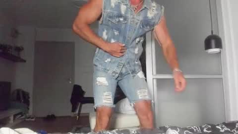 Snapshot of strong_arni chatting on 10/21/25, 05:02 Strong Arni online show from 10/21/25, 05:02