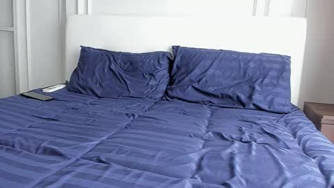 Snapshot of strong_arni chatting on 12/14/25, 04:40 Strong Arni online show from 12/14/25, 04:40