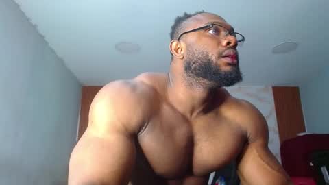 strong_george1 online show from 10/09/25, 12:41