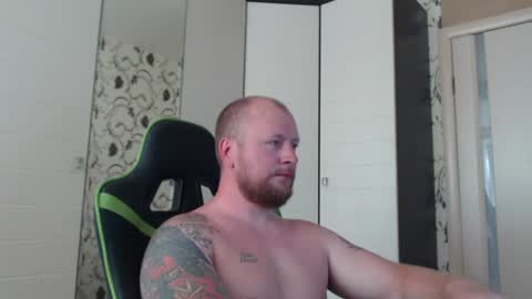 Snapshot of strongass18 chatting on 07/02/26, 09:48 Alex online show from 07/02/26, 09:48