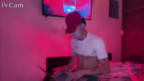 Snapshot of stronghardlatino chatting on 09/29/25, 02:06 stronghardlatino online show from 09/29/25, 02:06