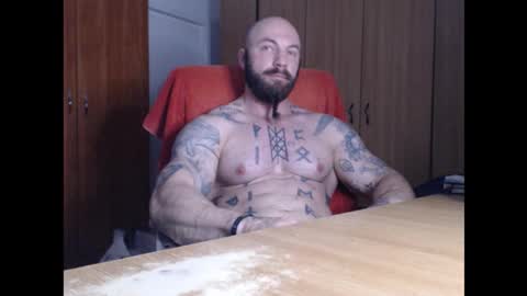 Snapshot of strongivan chatting on 11/19/25, 05:29 StrongIvan online show from 11/19/25, 05:29