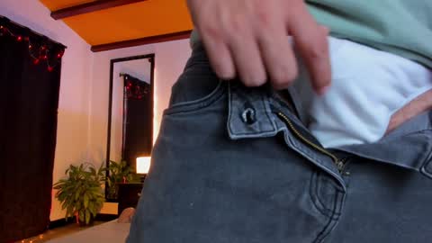 Snapshot of strosa_ chatting on 01/04/25, 08:16 strosa_ online show from 01/04/25, 08:16