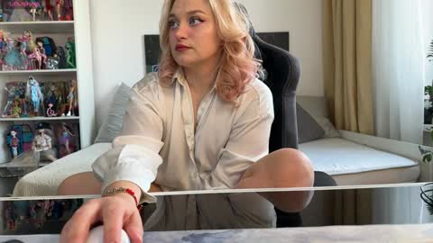 Snapshot of strupedsunicorns chatting on 01/22/25, 09:13 goddess online show from 01/22/25, 09:13