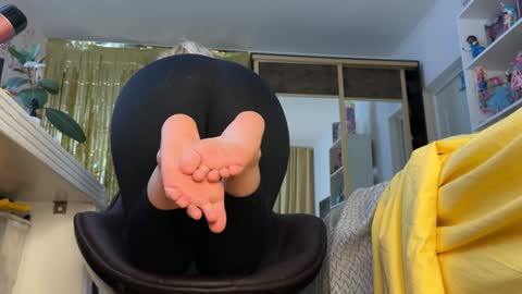 Snapshot of strupedsunicorns chatting on 01/27/25, 03:28 goddess online show from 01/27/25, 03:28