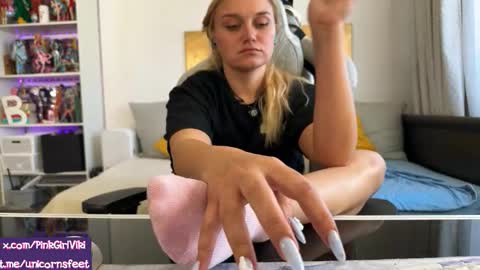 Snapshot of strupedsunicorns chatting on 09/13/25, 09:20 goddess online show from 09/13/25, 09:20