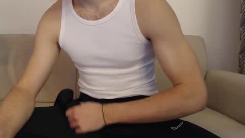 Stud From Paris online show from 02/18/25, 02:49