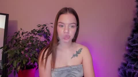 Snapshot of stuffed_cookie chatting on 12/09/24, 03:54 Mary online show from 12/09/24, 03:54