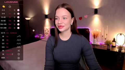 Snapshot of stuffed_cookie chatting on 11/21/25, 07:07 Mary online show from 11/21/25, 07:07