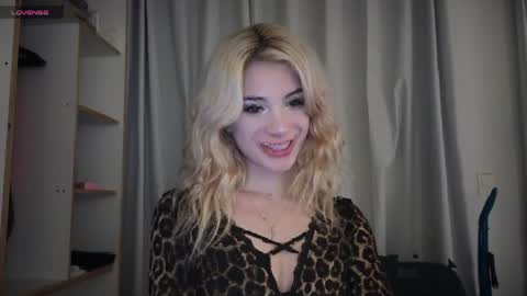 Sofa online show from 04/08/26, 09:59