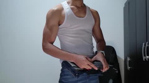 stylish man online show from 02/02/26, 11:42