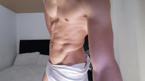 stylish man online show from 04/08/26, 02:17