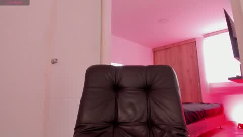 su_ssie online show from 02/11/25, 04:13