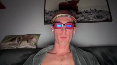 Snapshot of suavedailly chatting on 11/17/25, 09:26 suavedailly online show from 11/17/25, 09:26