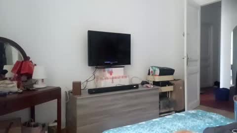 Snapshot of subassslut chatting on 01/11/25, 10:29 Tom online show from 01/11/25, 10:29