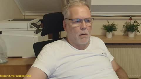 Snapshot of subbear1968 chatting on 06/05/26, 12:28 subbear1968 online show from 06/05/26, 12:28