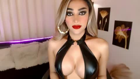 Snapshot of sublime_diva chatting on 12/19/25, 01:34 ISABEL online show from 12/19/25, 01:34