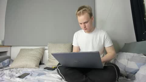 Snapshot of successful_kevin chatting on 09/22/25, 06:21 Kevin online show from 09/22/25, 06:21