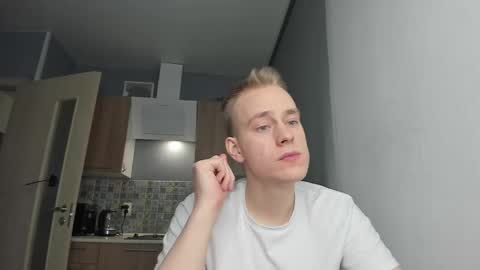 Snapshot of successful_kevin chatting on 12/17/25, 09:10 Kevin online show from 12/17/25, 09:10