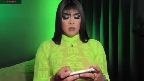 Snapshot of suckablecockoffreya chatting on 11/10/25, 06:40 JADE ELYSE online show from 11/10/25, 06:40