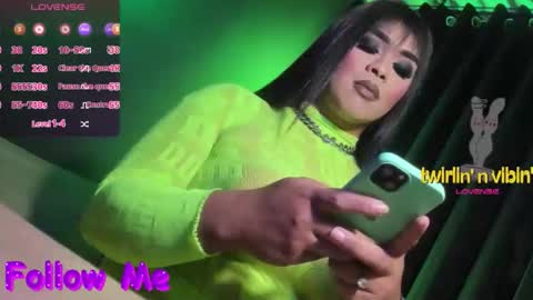 Snapshot of suckablecockoffreya chatting on 11/28/25, 04:42 JADE ELYSE online show from 11/28/25, 04:42