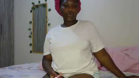 Snapshot of sucker_queen chatting on 01/14/25, 09:35 Beverly online show from 01/14/25, 09:35