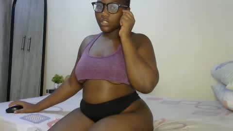 Snapshot of sucker_queen chatting on 10/25/25, 01:46 Beverly online show from 10/25/25, 01:46