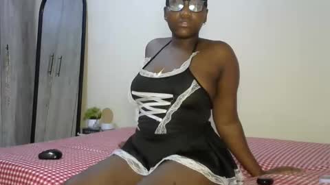 Snapshot of sucker_queen chatting on 12/15/25, 11:20 Beverly online show from 12/15/25, 11:20