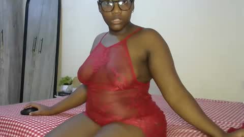 Snapshot of sucker_queen chatting on 12/16/25, 11:21 Beverly online show from 12/16/25, 11:21