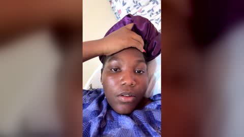 Snapshot of sucker_queen chatting on 01/16/26, 07:23 Beverly online show from 01/16/26, 07:23