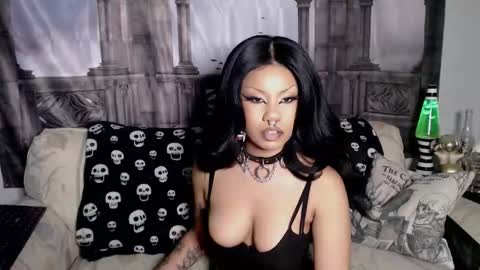 Suede Bones online show from 11/25/25, 10:21