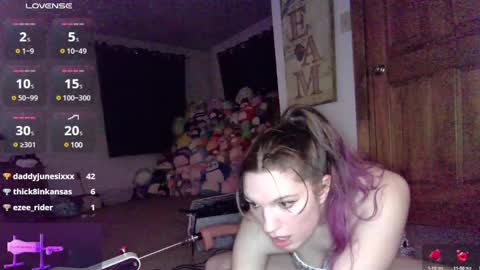 Snapshot of sufferbunny chatting on 02/05/25, 10:55 Nikki Sabel online show from 02/05/25, 10:55