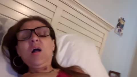 Snapshot of suga2023 chatting on 09/20/25, 09:27 suga2023 online show from 09/20/25, 09:27