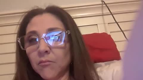 Snapshot of suga2023 chatting on 11/15/25, 05:27 suga2023 online show from 11/15/25, 05:27