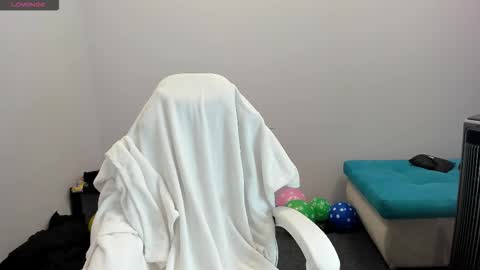 Snapshot of sugar_bunny_girl chatting on 10/18/25, 01:08 Ariana online show from 10/18/25, 01:08