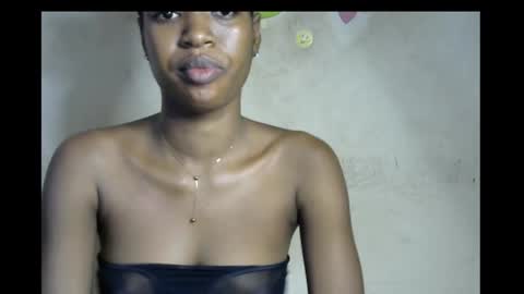 Snapshot of sugarmeltsxx chatting on 11/20/25, 10:15 Bella online show from 11/20/25, 10:15