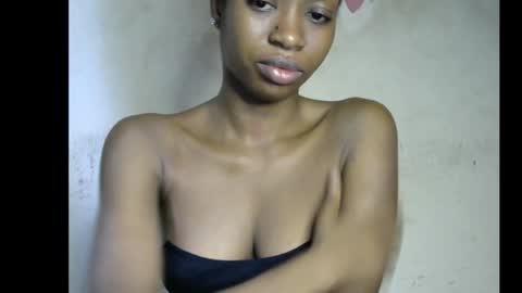 Snapshot of sugarmeltsxx chatting on 12/18/25, 08:42 Bella online show from 12/18/25, 08:42