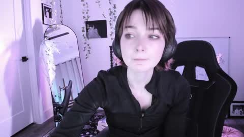 Ella online show from 05/17/26, 03:48