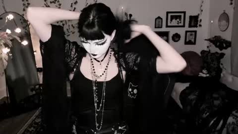 Ella online show from 06/14/26, 06:48