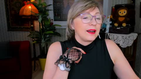 Snapshot of sugarvi chatting on 01/08/25, 12:15 Vivien online show from 01/08/25, 12:15