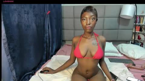 suhaila_suu online show from 03/03/25, 12:04