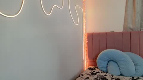 sukilove18 online show from 09/11/25, 12:00